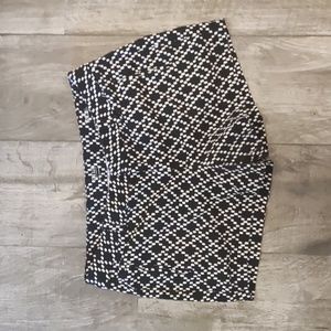 Sophisticated pattern two prong and button fasten size 12 women's shorts